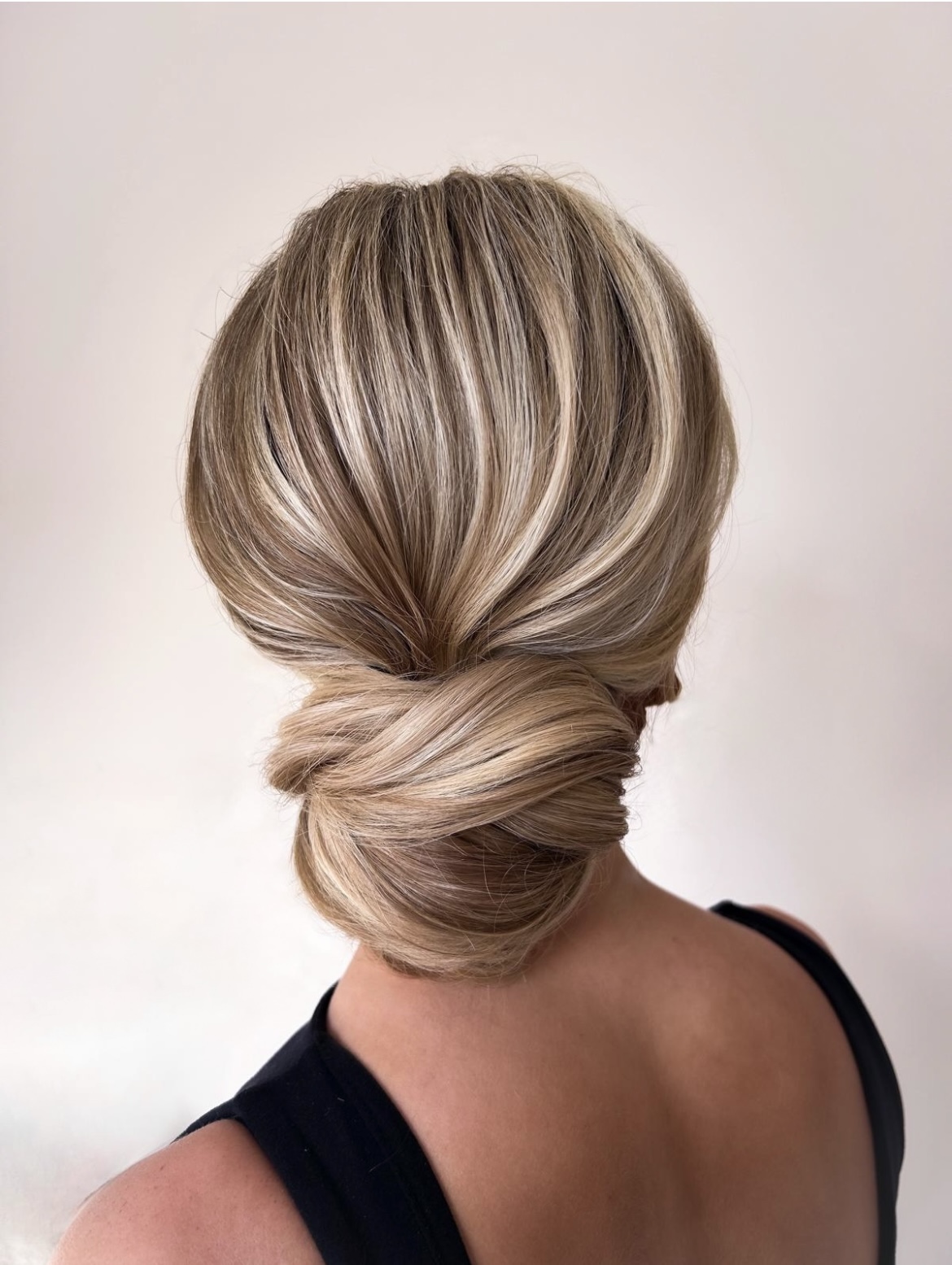 CLASSIC LOW UPDO
